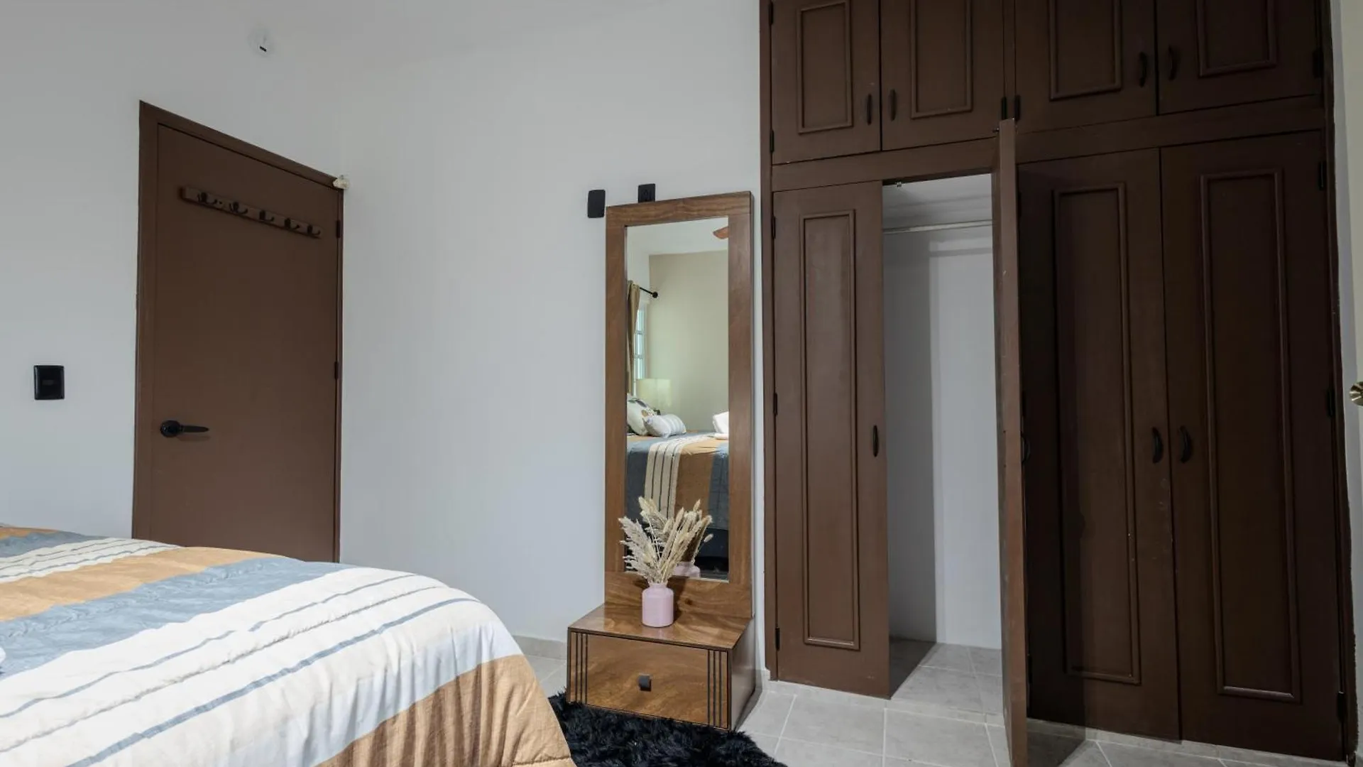 Bnb Rooms In Downtown Cancun- Casa Sunshine Cancun Pansiyon