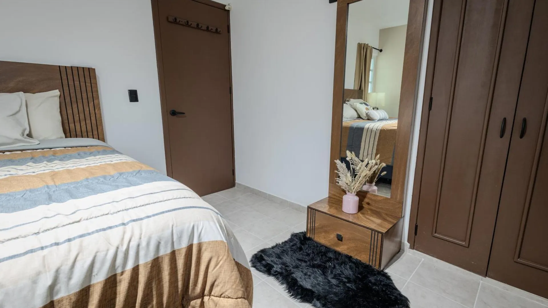Bnb Rooms In Downtown Cancun- Casa Sunshine Cancún